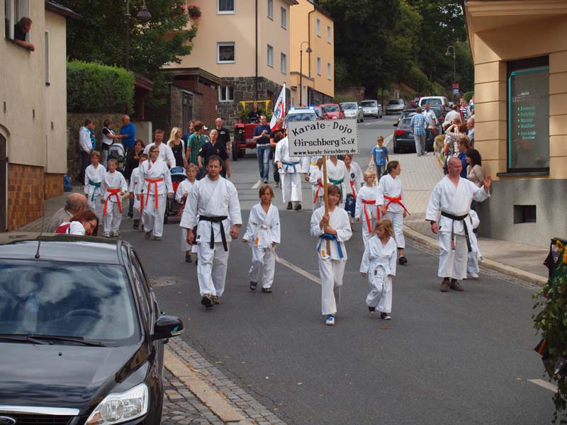 Read more about the article Wiesenfestumzug am 26.08.2012 zum 160. Wiesenfest in Hirschberg/Saale